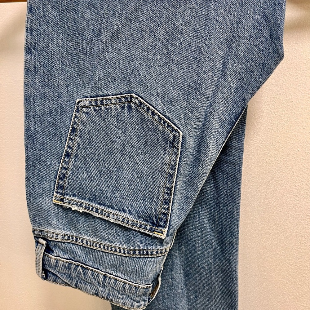 H&M Loose Fit Jeans in Light Blue Denim